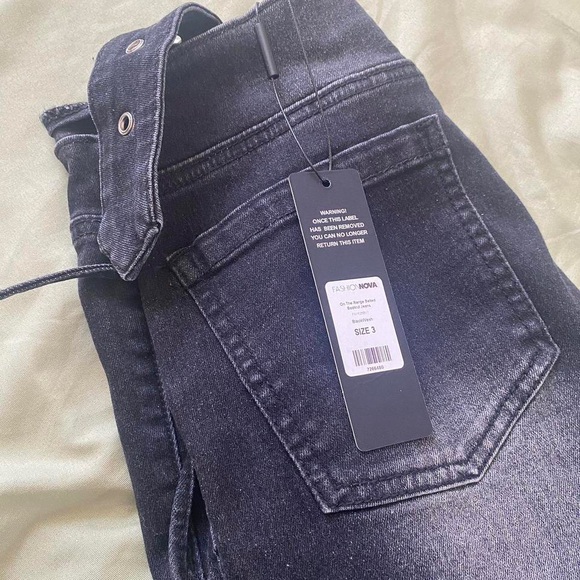 [SOLD] Low Rise Boot Cut Faded Jeans - Picture 4 of 4